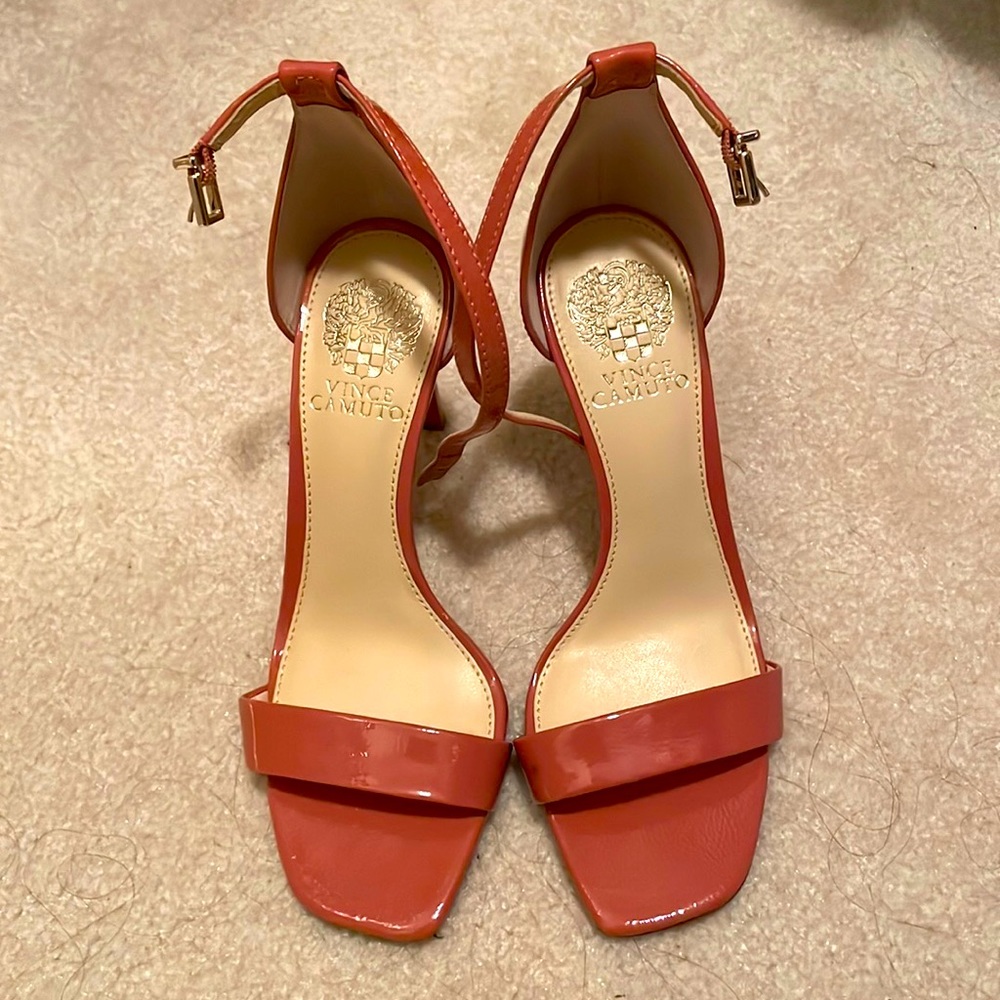 VINCE CAMUTO LAURALIE ANKLE-STRAP SANDAL